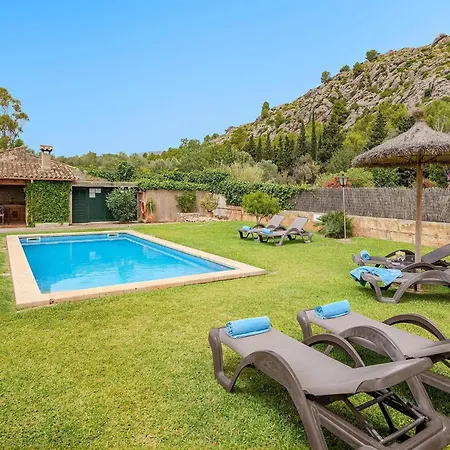 Family Between Pollenca Towns Villa
